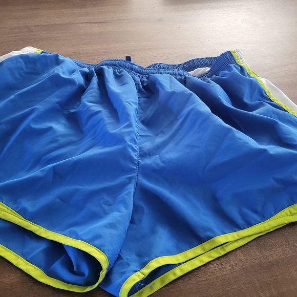 3 Nike fit dry running shorts - Picture 6 of 8